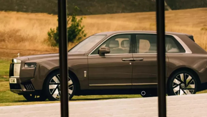 Rolls Royce Cullinan facelift 10 करोड़ में लॉन्च।