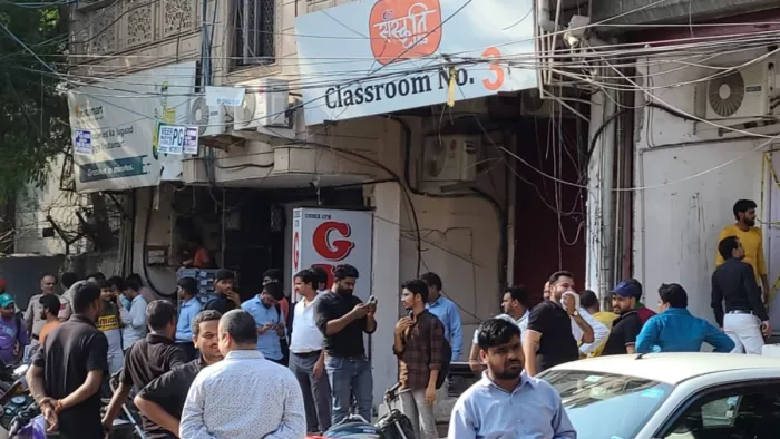 MCD ने मुखर्जी नगर में बड़ी कार्रवाई करते हुए नौ कोचिंग सेंटर और चार लाइब्रेरी सील किए।