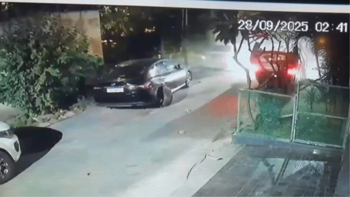 चंडीगढ़ सेक्टर-8 में देर रात पलटी तेज रफ्तार कार, दो युवतियां और एक युवक बाल-बाल बचे