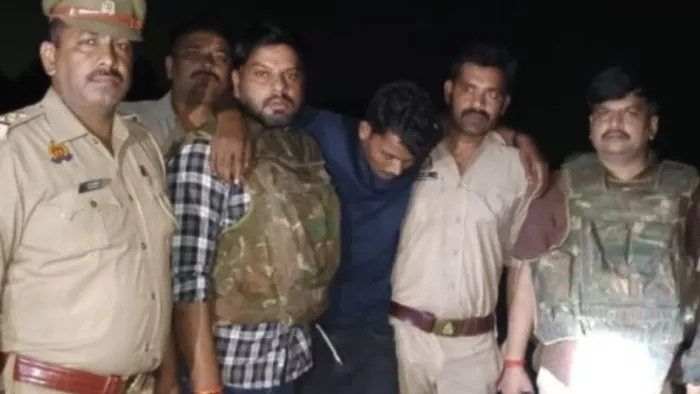 मुठभेड़ में गो तस्कर को लगी गोली और एक फरार।