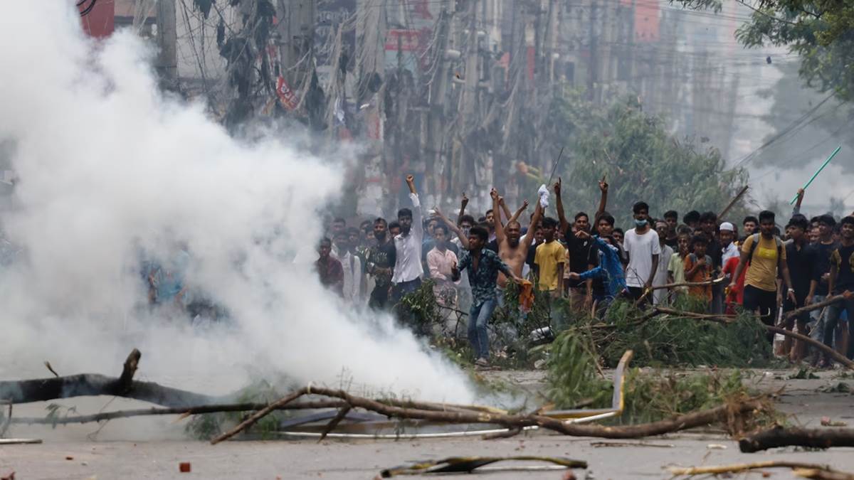 https://www.jagranimages.com/images/newimg/28092025/28_09_2025-bangladesh-violence_24062775_03512560.jpg