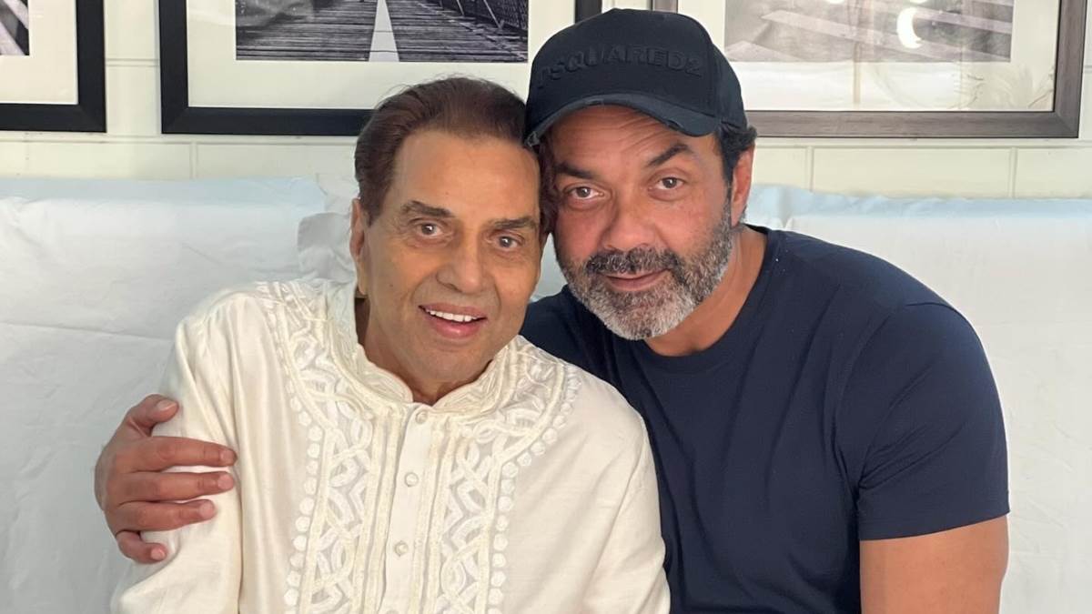 dharmendra beaten up fans and then feeding him reveals bobby deol know about it