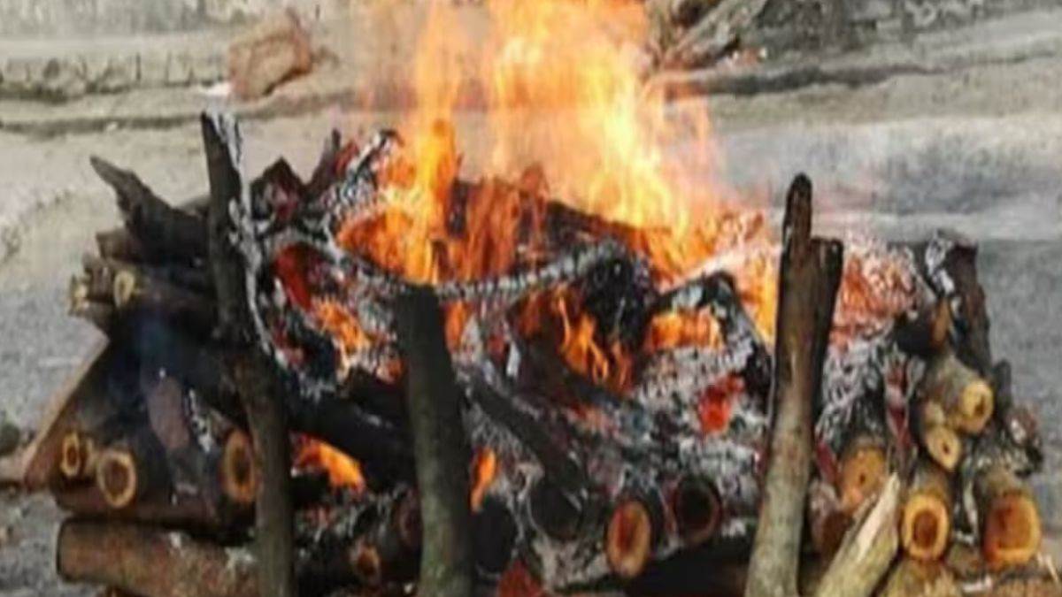 whose pyre was lit at the crematorium an investigation has been launched on the orders of jail minister bhullar seven employees could face action