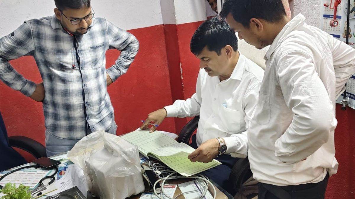 sdm inspects private hospitals in garhwa finds irregularities