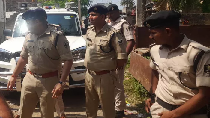 Bihar Crime News बिहार के भागलपुर में अवैध संबंध के शक में पति ने अपनी पत्नी को गोली मार दी।