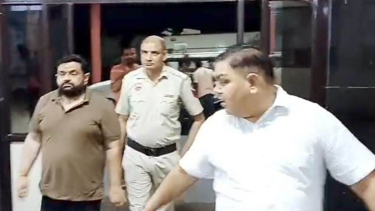 ravi accused of liquor smuggling arrested
