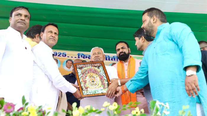 गोपालगंज में सीएम व डिप्टी सीएम का भव्य स्वागत। फोटो जागरण