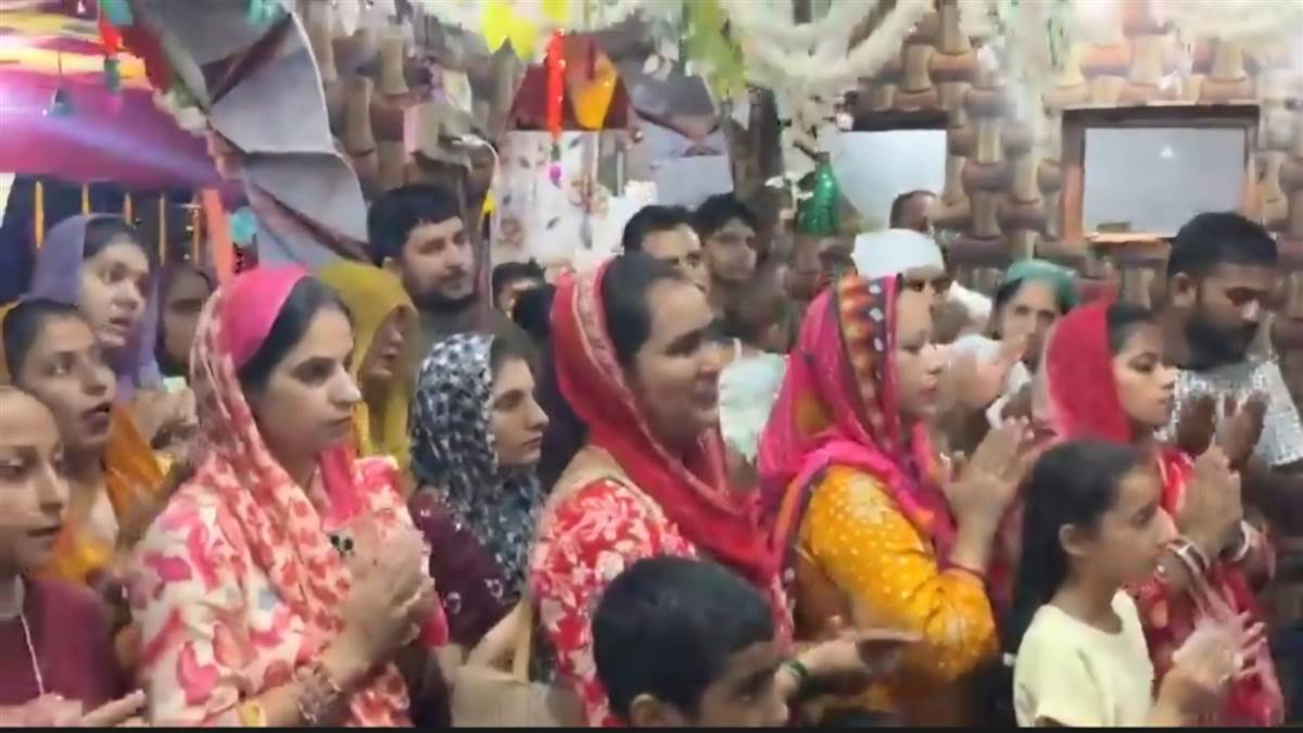 https://www.jagranimages.com/images/newimg/28092025/28_09_2025-pilgrims__24063193.jpg
