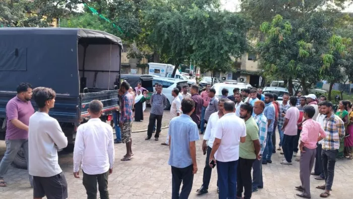 गोला सड़क सड़क दुर्घटनाओं में बाइक सवार मां-बेटा सहित तीन की मौत