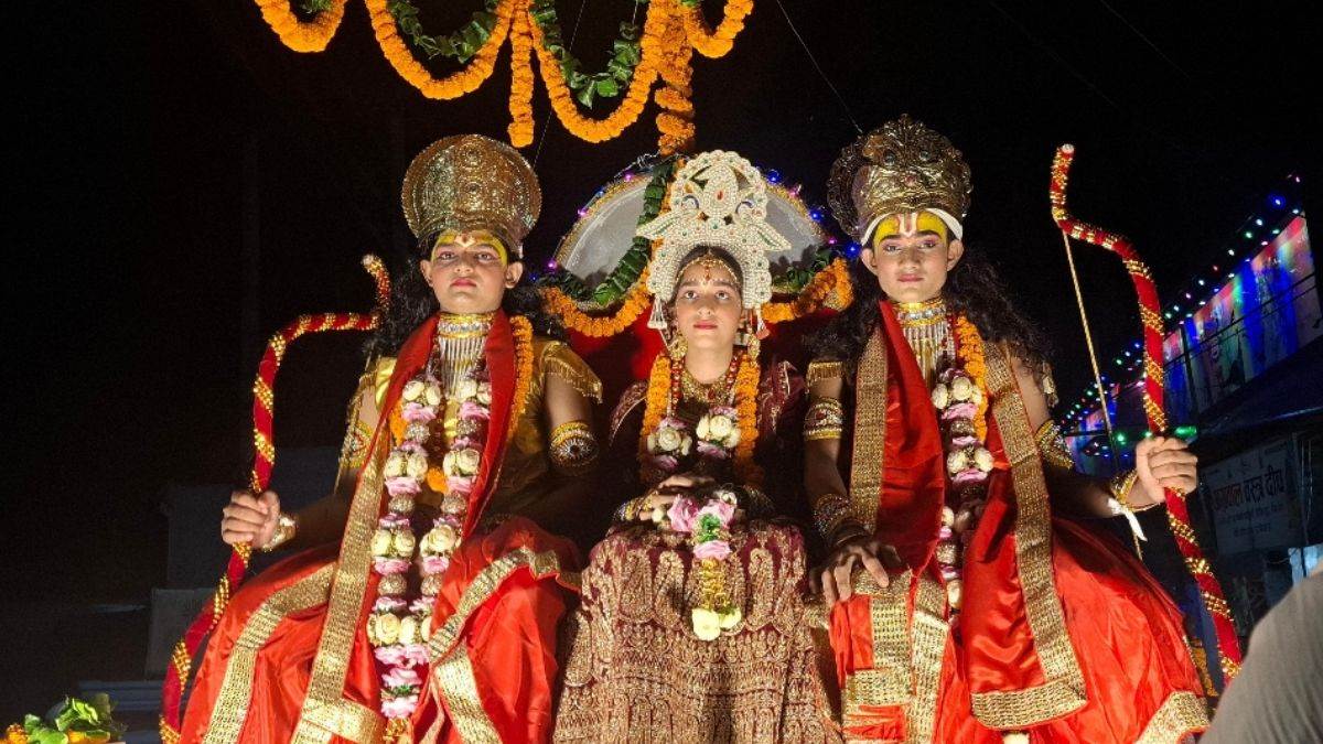 https://www.jagranimages.com/images/newimg/28092025/28_09_2025-sambhal_shobhayatra_24063429.jpg