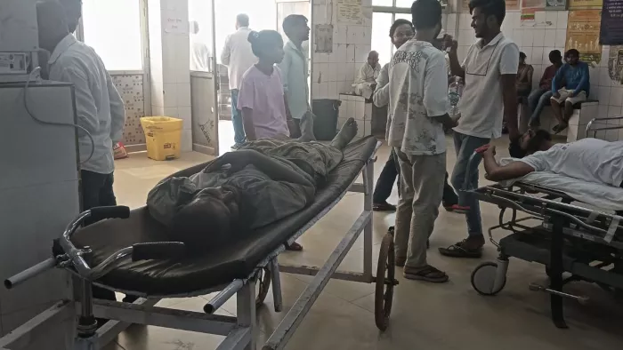 मौसम में बदलाव से अस्पताल में बढ़े वायरल बुखार के मरीज।