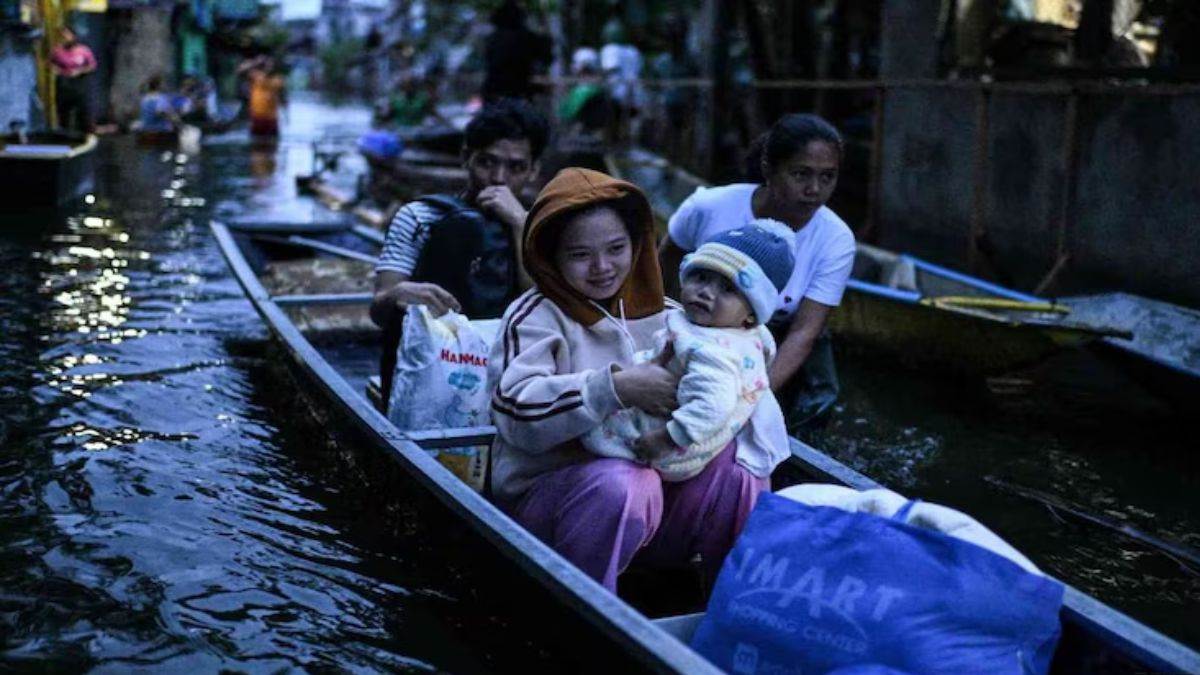 https://www.jagranimages.com/images/newimg/28092025/28_09_2025-typhoon_bualoi__r_24063564.jpg
