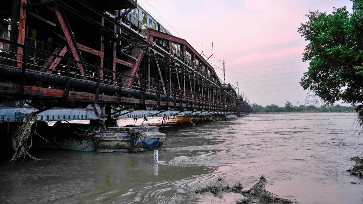https://www.jagranimages.com/images/newimg/28092025/28_09_2025-yamuna_1_24062844.jpg