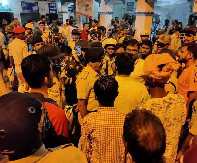 बिहार में हत्‍याओं की दीपावली: एक साथ बिछा दी पति-पत्‍नी व बेटी की लाशें, बाप ने बेटे का गला रेता