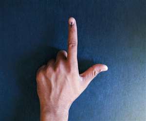 कर्नाटक में चार विधान परिषद सीटों के लिए मतदान जारी