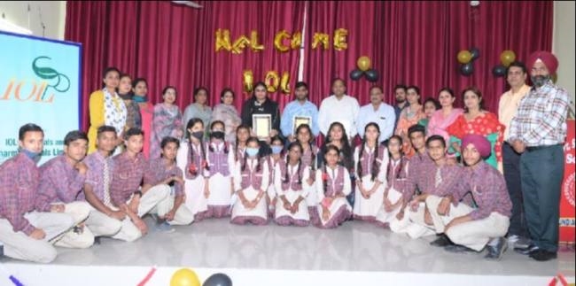 आइओएल केमिकल ने सरकारी स्कूल मुंडियां के कायाकल्प में दिया योगदान