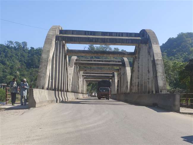पुल निर्मित करने वाले ठेकेदार को विभाग द्वारा पेमेंट नहीं की गई।