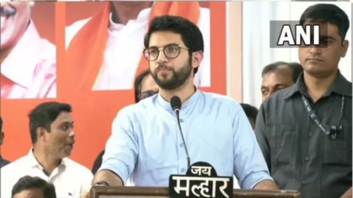 पूर्व मंत्री आदित्य ठाकरे (Aaditya Thackeray) ने शिंदे-फडणवीस सरकार को घेरा