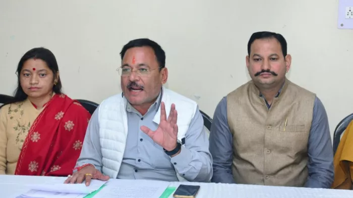 एक नवंबर से अनिश्चितकालीन धरना-प्रदर्शन का एलान किया है।
