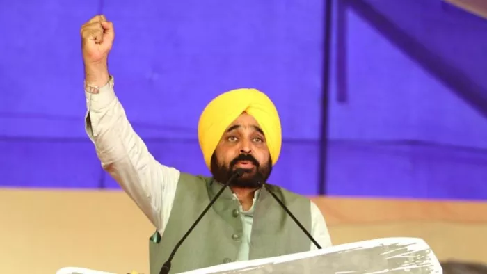 गुजरात के पंचमहल में जनसभा को संबोधित करते पंजाब के सीएम भगवंत मान। फोटो आप