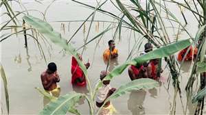 Chhath Puja 2022: रघुनाथपुर गांव में करीब एक हजार पुरुष करते हैं छठ। फोटो: स्वजन