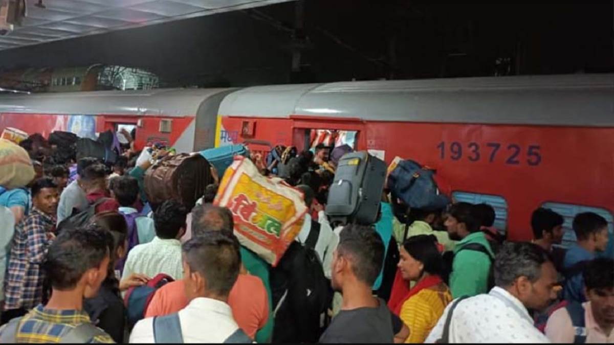 Chhath Puja Special Train 2022: बिहार-यूपी के इन शहरों के लिए आज चल रही है  स्पेशल ट्रेन, देखें पूरी लिस्ट - Indian Railways IRCTC Special Trains List  2022 for Chhath Puja Know