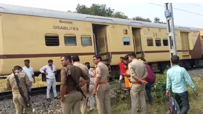 Farrukhabad-Anwarganj Express Escaped from Mishap: Ran from broken track