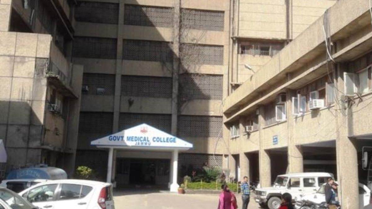 students from across the country started taking admission in the medical colleges of jammu and kashmir