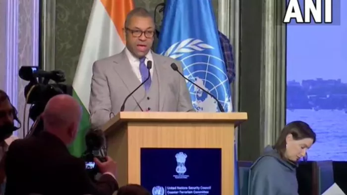 UK के विदेश मंत्री ने आतंकवाद के खिलाफ दिखाई एकजुटता।