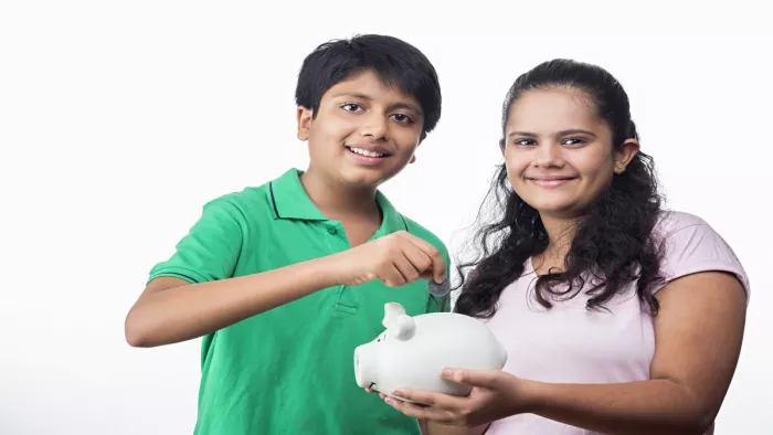 छोटी-छोटी बूंद से सागर बनता है। हम बचत की आदत डाल लें तो वह हमारे लिए ही बेहतर होगा।