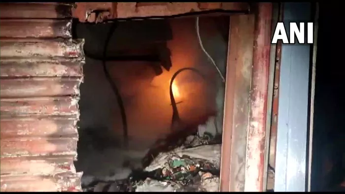 Mumbai Fire News: मुंबई के कुर्ला इलाके के एक गोदाम में आग लग गई है।