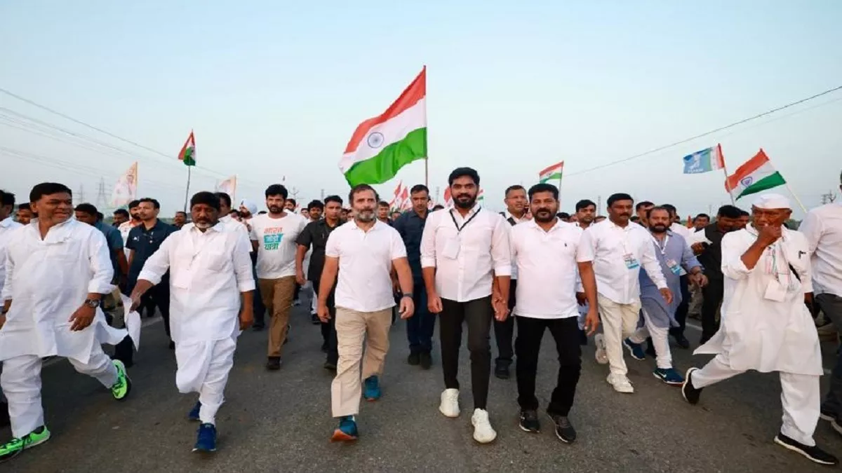Bharat Jodo Yatra: राहुल गांधी ने तेलंगाना के नारायणपेट जिले से तीसरे दिन भारत जोड़ो यात्रा फिर से की शुरू