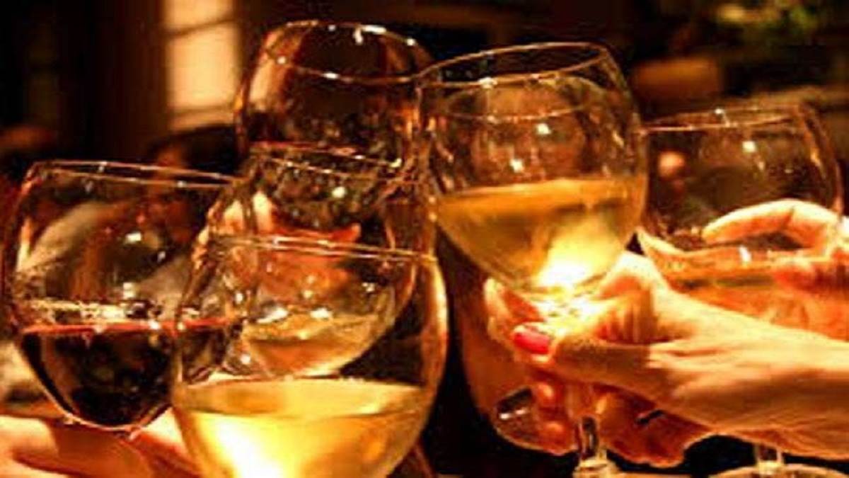 शराब के धंधेबाजों व पियक्कड़ो के विरुद्ध आगे भी अभियान जारी रहेगा। फाइल फोटो