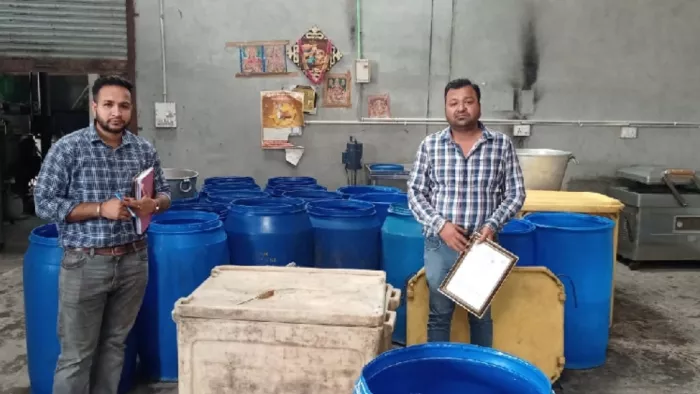 त्योहारी सीजन में फूड सेफ्टी विभाग की छापेमारी