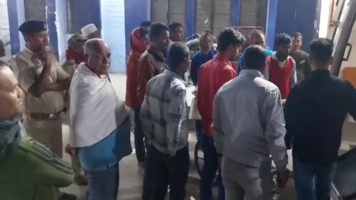 सदर अस्पताल में जुटी भीड़