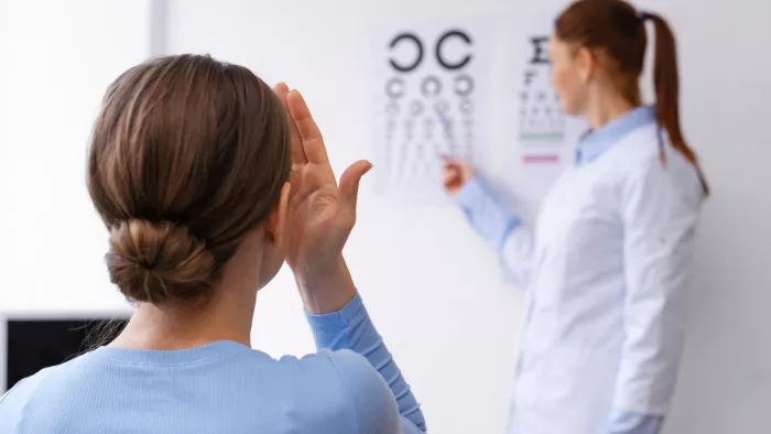 Eye Care Tips: आंखों की जांच से जुड़ी जरूरी जानकारी