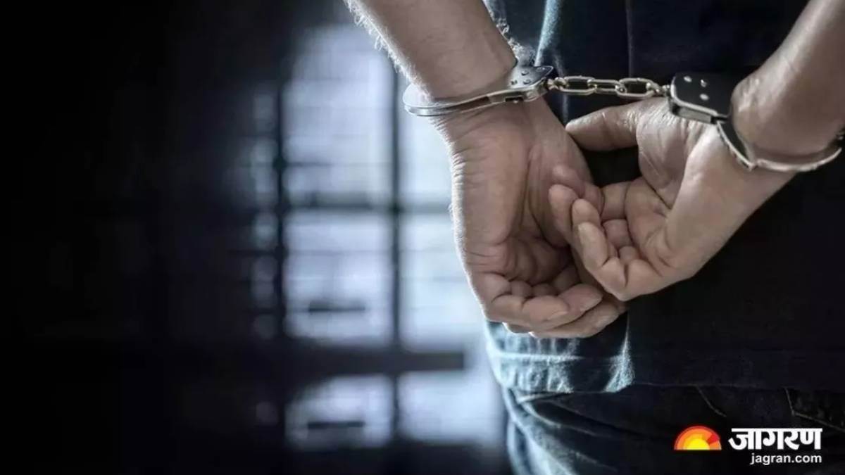 fraudster who absconded with a loan of rs 25 lakh on fake documents and had a reward of rs 25 thousand arrested