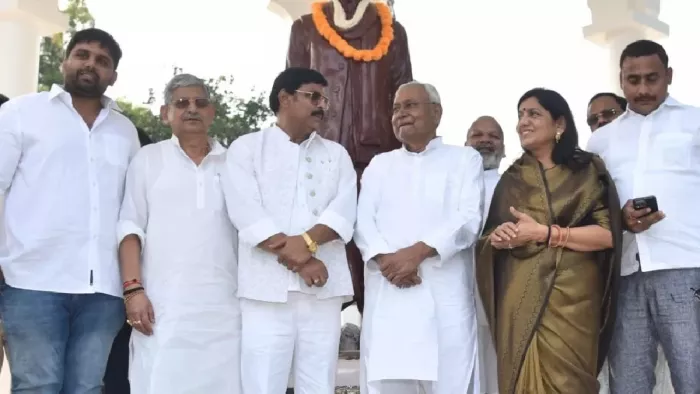 आनंद मोहन के साथ बिहार के मुख्यमंत्री नीतीश कुमार (जागरण)