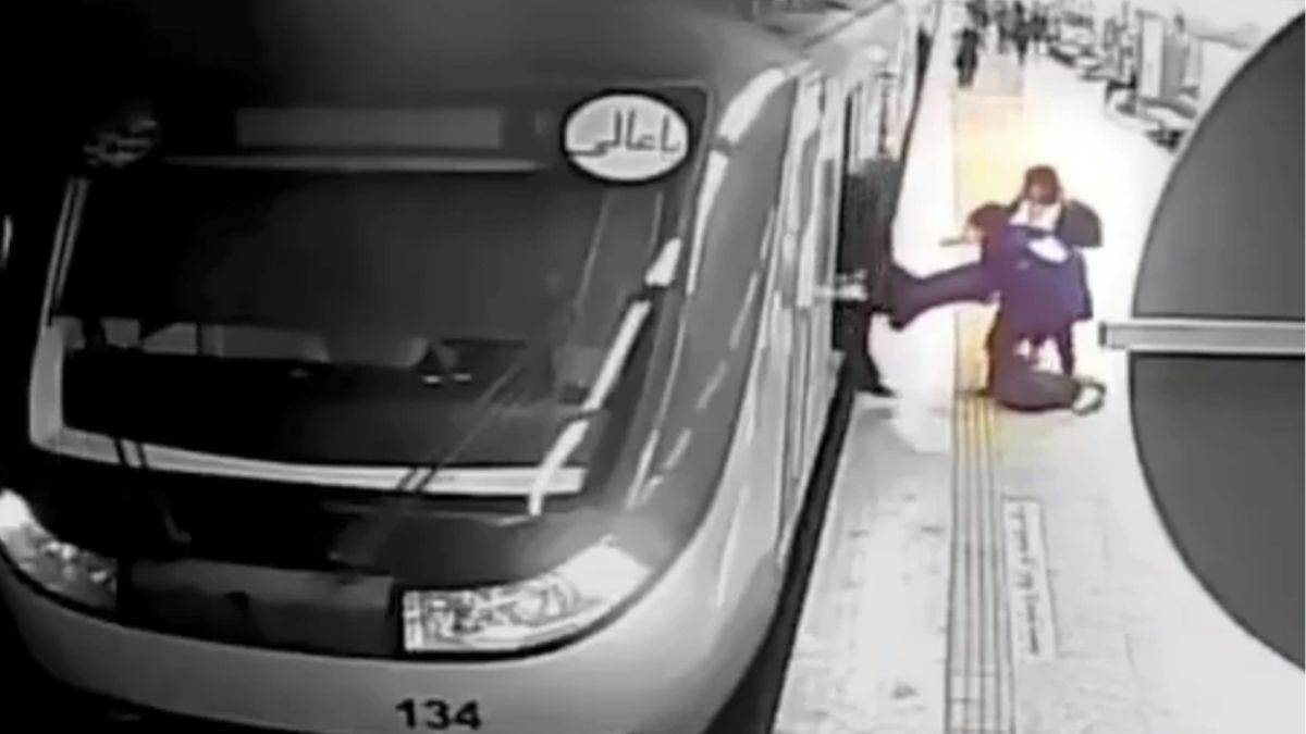 https://www.jagranimages.com/images/newimg/28102023/28_10_2023-tehran_metro_23567423.jpg