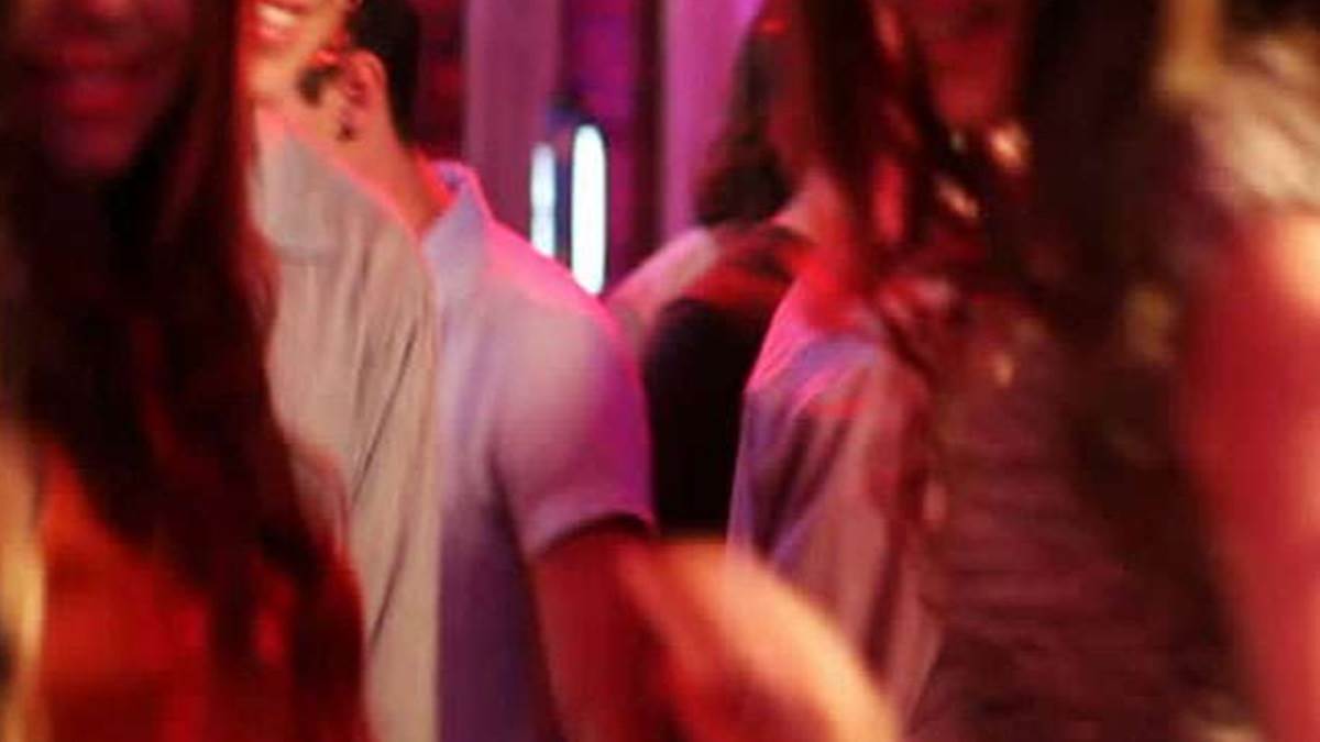 https://www.jagranimages.com/images/newimg/28102024/28_10_2024-bar_girl_dance_23822970.jpg
