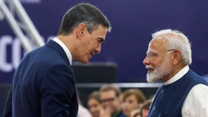 स्पैनिश प्रधानमंत्री सांचेज से मिले पीएम मोदी। (Photo- ANI)
