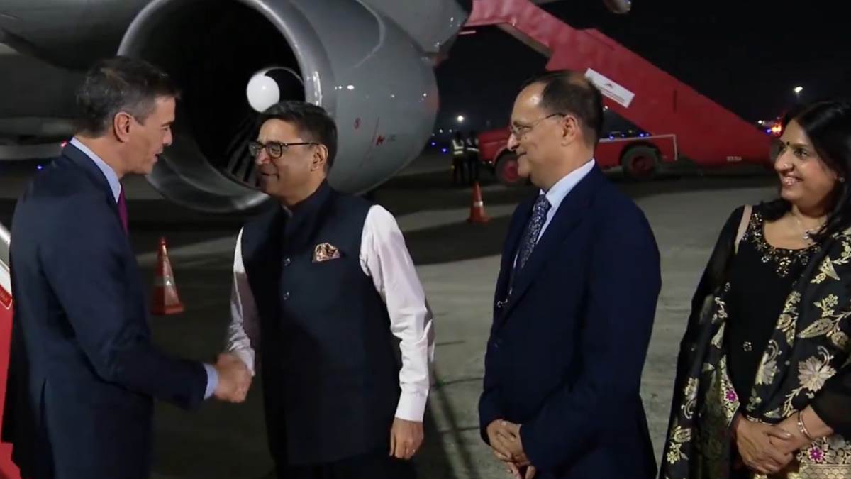 वडोदरा पहुंचे स्पेन के राष्ट्रपति, PM मोदी के साथ करेंगे रोड शो; एयरक्राफ्ट प्लांट का करेंगे उद्घाटन - Spanish President Sanchez arrives in Vadodara for India visit