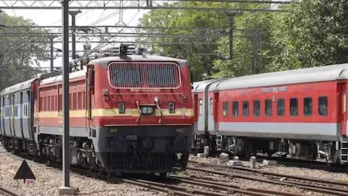 यात्रियों की सुविधा के लिए रेलवे द्वारा स्पेशल ट्रेनों का किया जा रहा परिचालन। सांकेतिक तस्वीर
