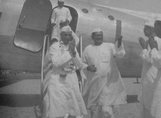 On the 113th birth anniversary of Maharaja Dr Kameshwar Singh the Darbhanga Raj family again pledged for service
