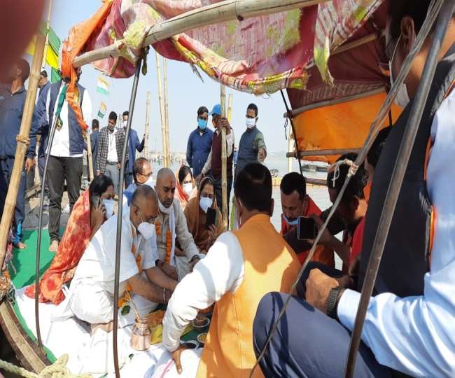 CM of Madhya Pradesh Shivraj Singh Chauhan reached Prayagraj with Bone urn  of his father in law