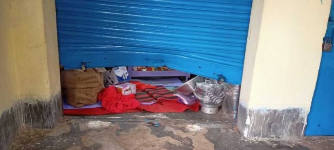 इटिम्हा बाजार में एकही रात आभूषण समेत तीन दुकानों से लाखों चोरी
