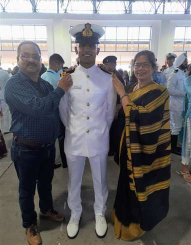 Indian Navy : बरेली के परीक्षित गंगवार बने भारतीय नौसेना में कमीशन्ड अफसर