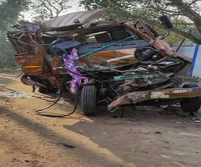 श्मशान जाते समय पत्थर लदे ट्रक से टकराई मेटाडोर 18 की मौत,