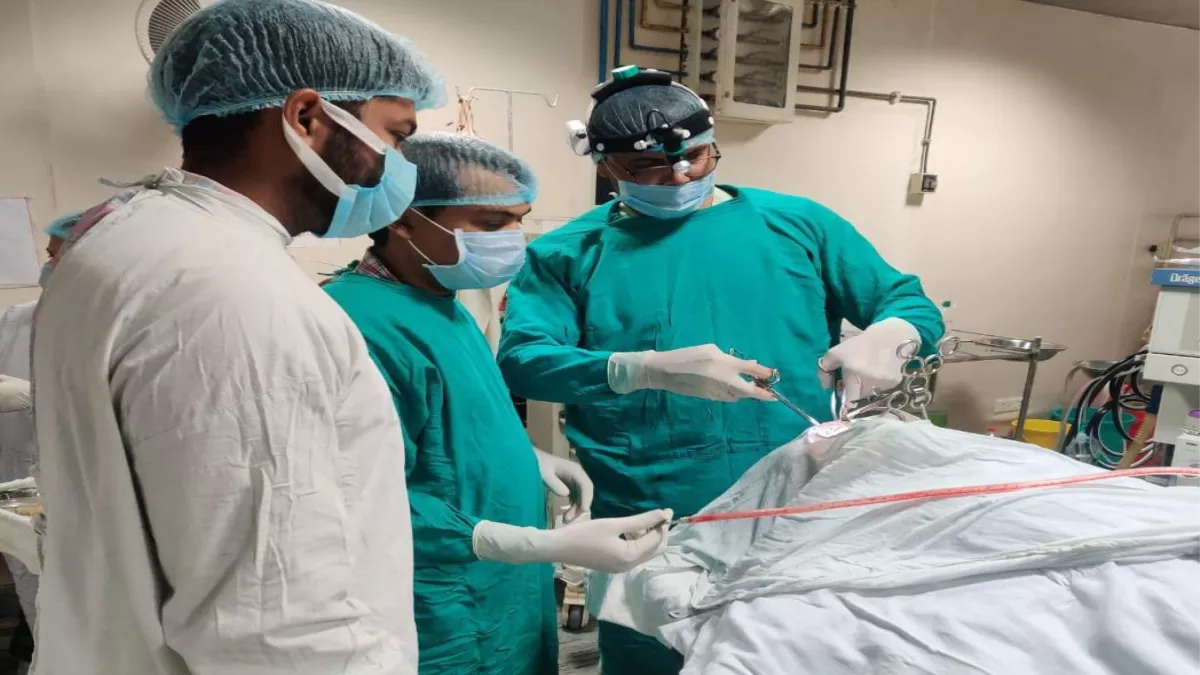 Jalaun News: मेडिकल कालेज में पहली बार गले की गांठ की हुई सफल सर्जरी