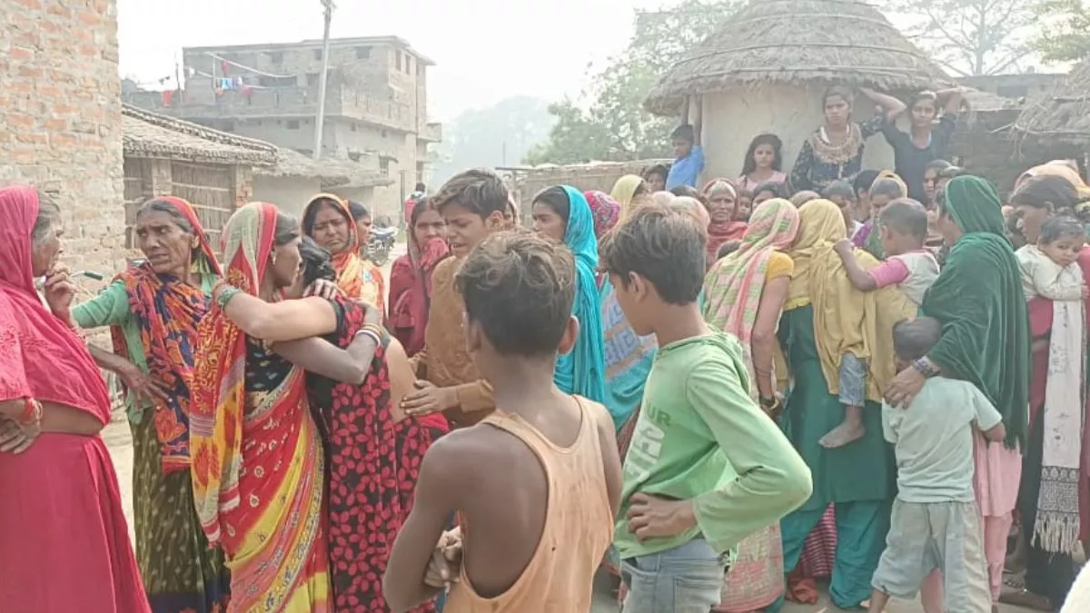 पश्चिम चंपारण में दर्दनाक हादसा, मझौलिया में मिट्टी धंसने से दबकर दो बच्चों  की मौत - Painful accident in West Champaran two children died due to  mudslide in Majhaulia